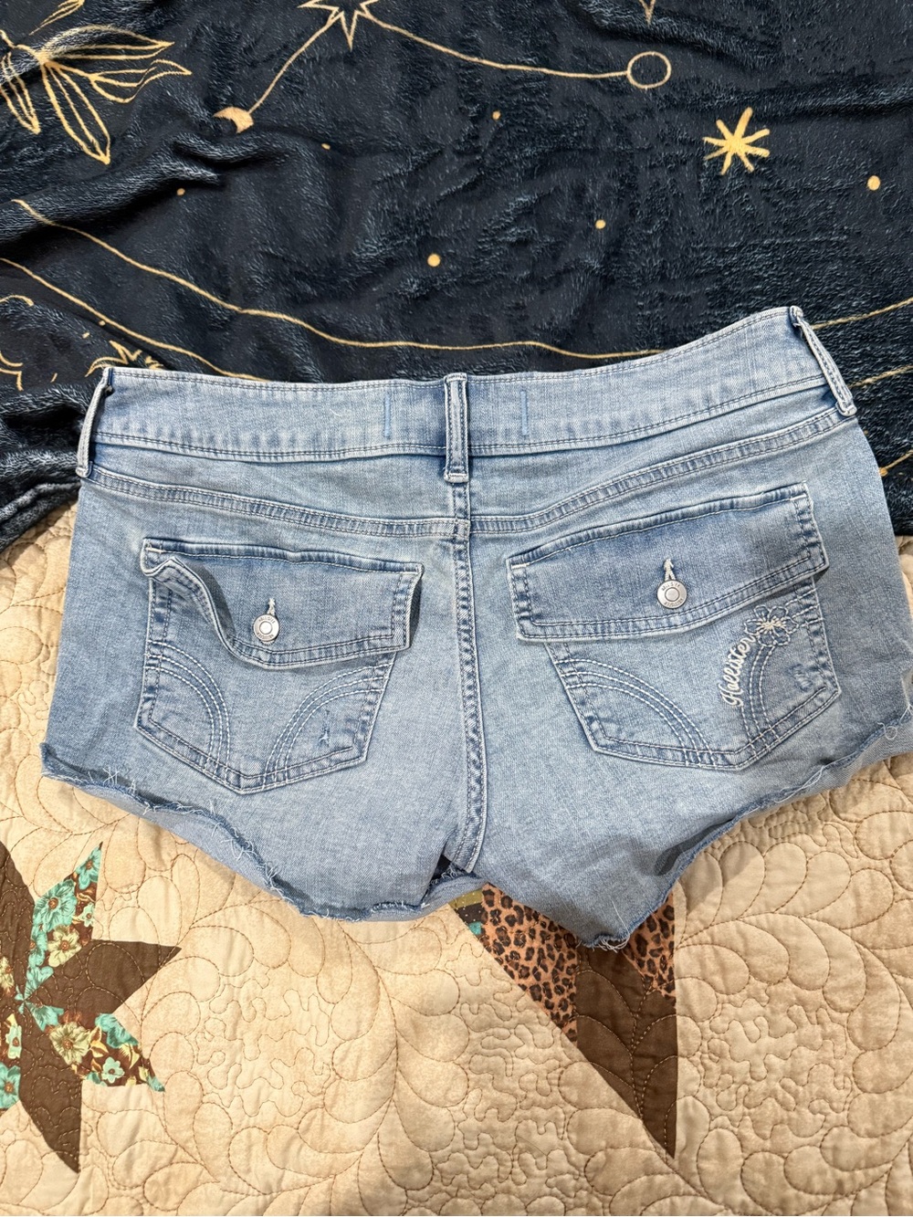 Hollister super low rise shortie
NWOT tag
Size 10/30